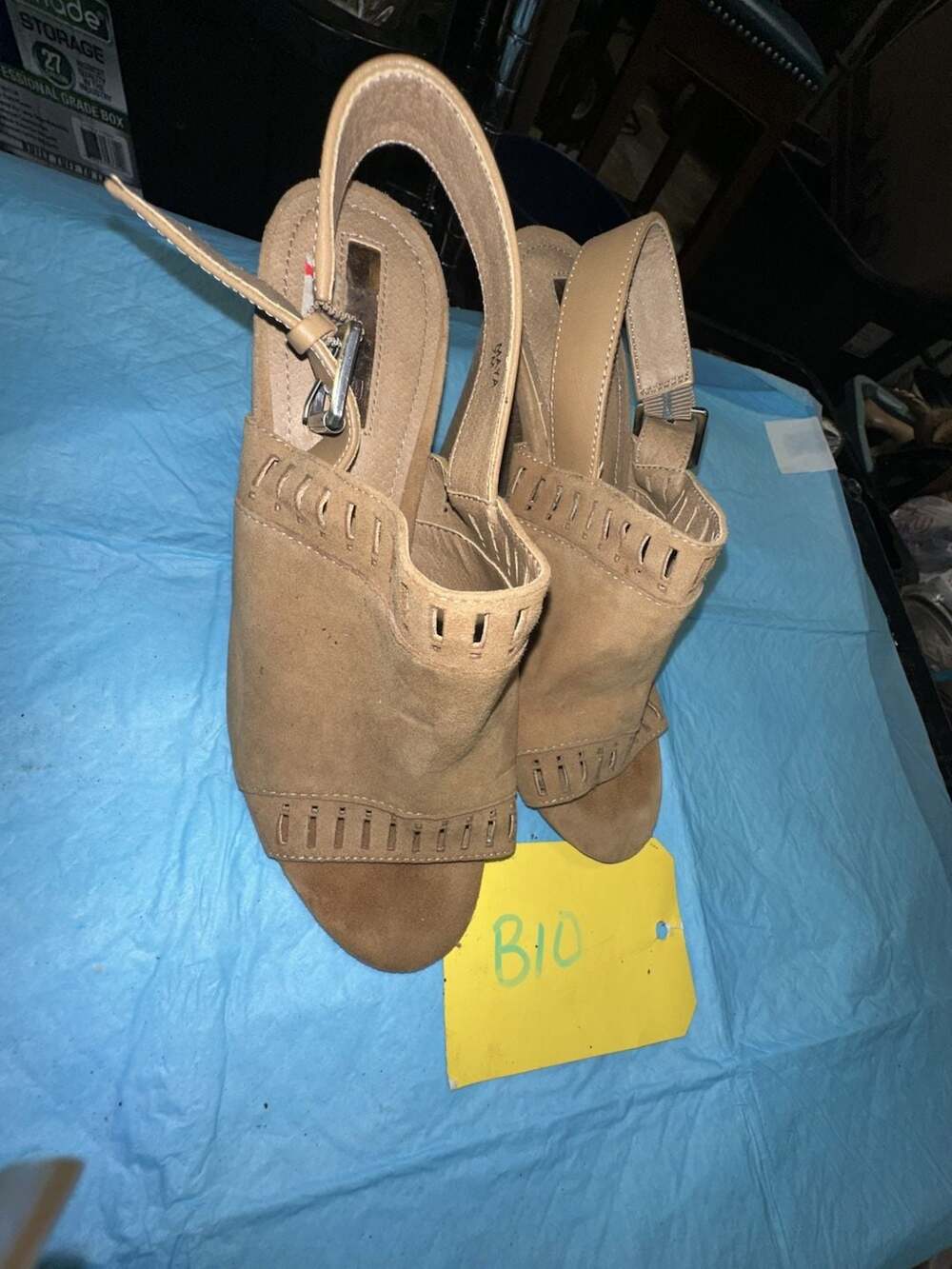 Tahari Maya Tan Suede Cutout Block Heel Sandals Size 7M - Picture 3 of 4